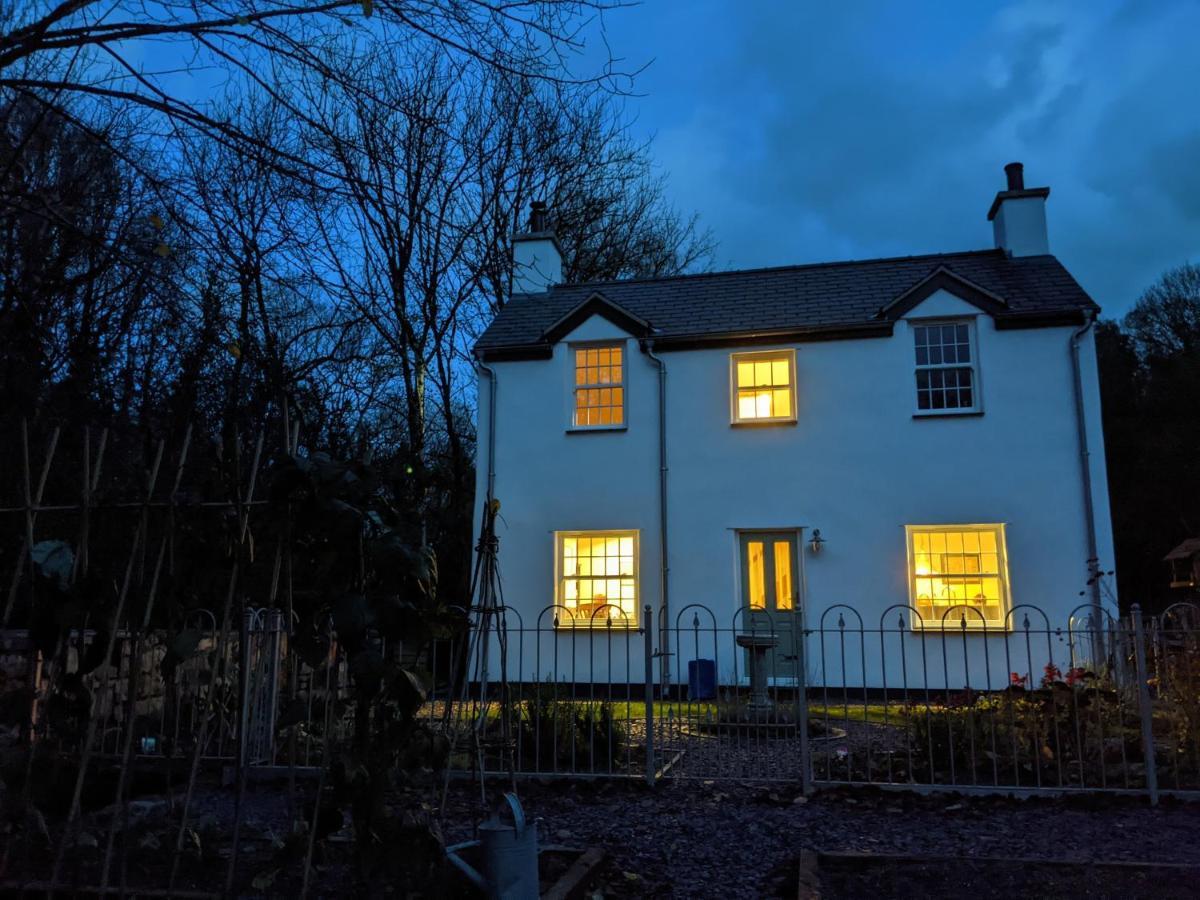 Riverside Walking Distance Into Holiday home *