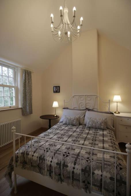 Riverside Walking Distance Into Holiday home *